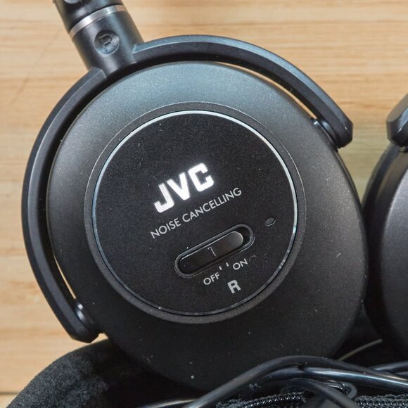 JVC HANC250 Noise Cancelling Headphones witth case - Black - Picture 3 of 5